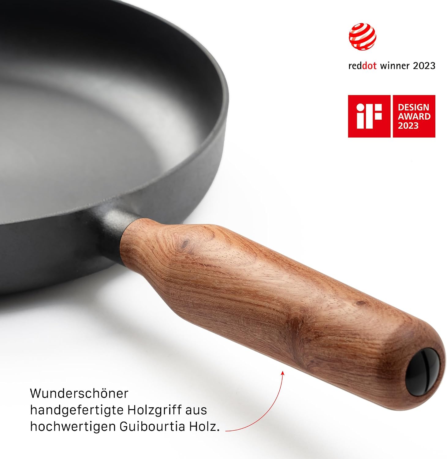 Nahaufnahme des handgefertigten Holzgriffs, ausgezeichnet mit Red Dot und iF Design Award 2023